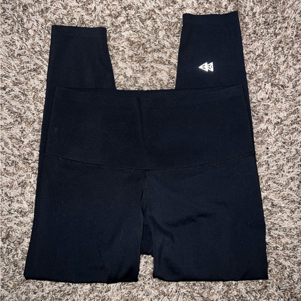 Black athletic leggings